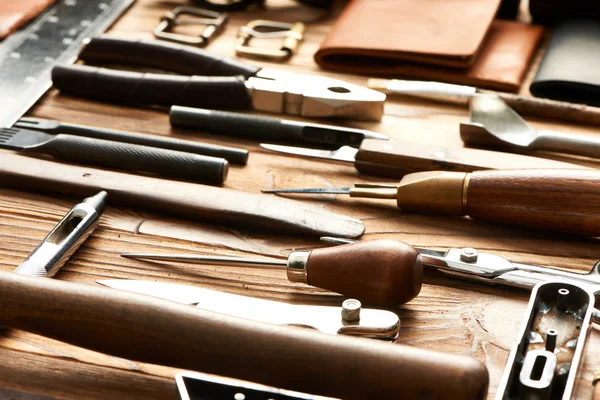 Kůže, řemeslné nástroje — Stock fotografie