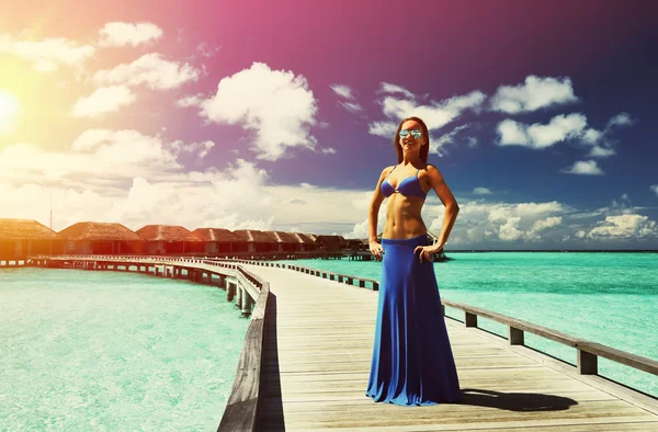 Woman on tropical beach jetty — Stock Photo, Image