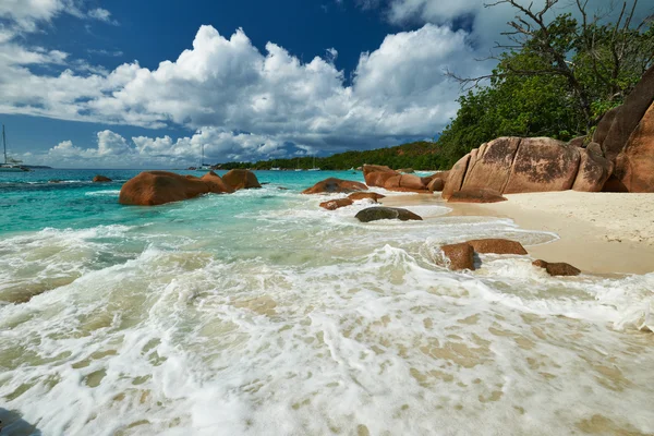 Hermosa playa en Seychelles — Foto de Stock