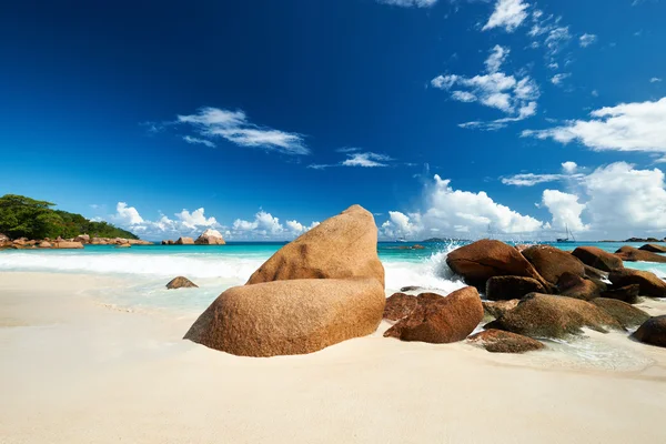 Bella spiaggia alle Seychelles — Foto Stock