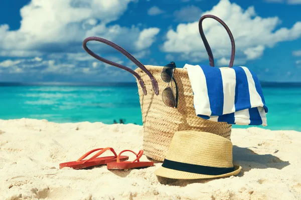 Bella spiaggia con borsa alle Seychelles — Foto Stock