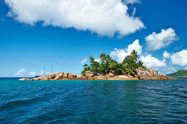 Belle île tropicale au jour — Photo