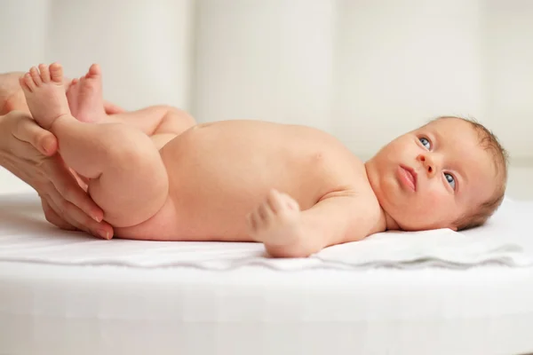 Schattige pasgeboren baby — Stockfoto