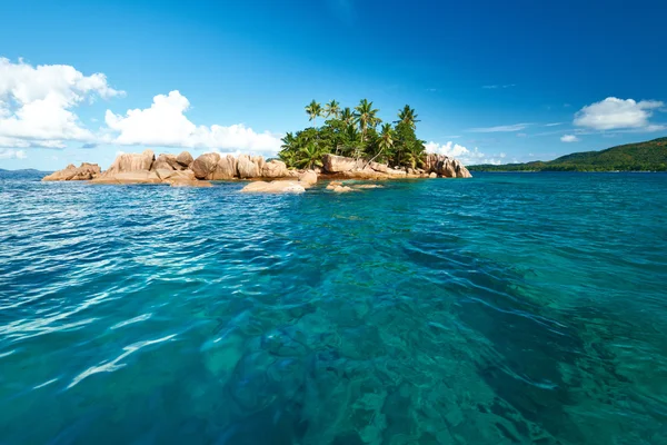 Isola tropicale alle Seychelles — Foto Stock