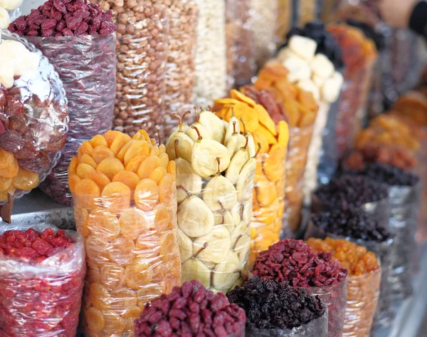 Frutas secas en el mercado —  Fotos de Stock