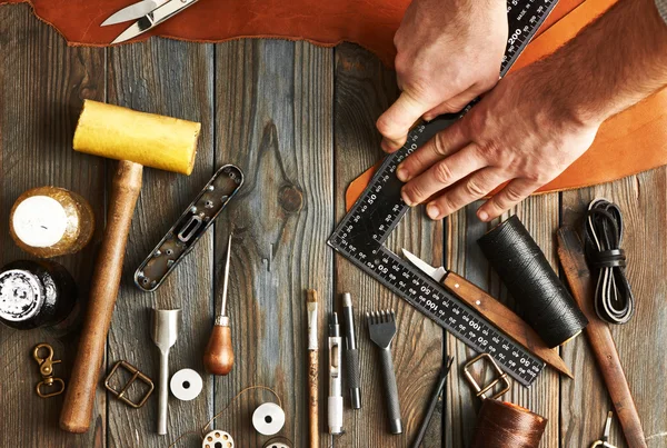 Man working with leather — Stock Photo, Image