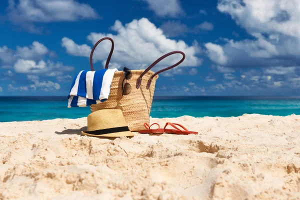 Nádherná pláž s taškou na Seychely — Stock fotografie