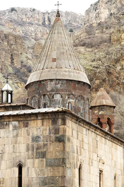 Starověký klášter klášter Geghard v Arménii — Stock fotografie