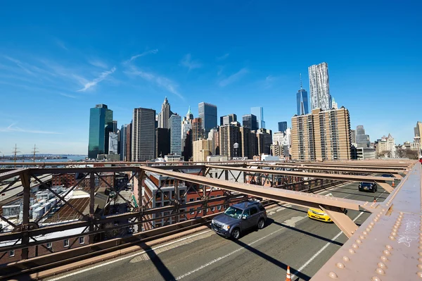 Brooklyn bridge mit lower manhattan — Stockfoto