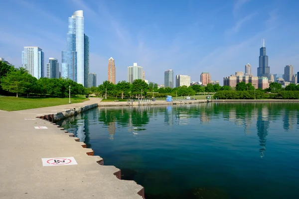 Chicago skyline aamulla — kuvapankkivalokuva