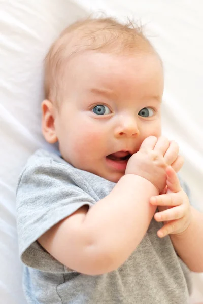 Vier maanden oude baby — Stockfoto