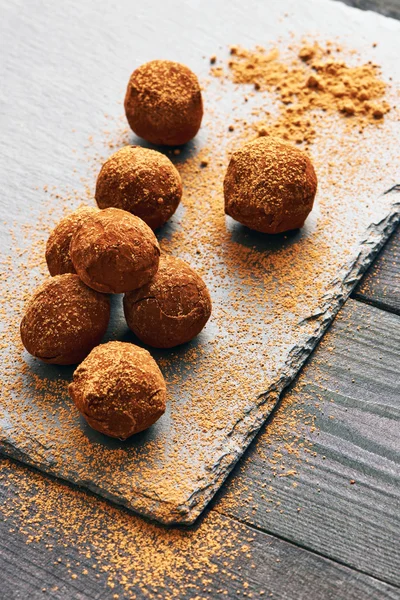 Homemade chocolate truffles — Stock Photo, Image