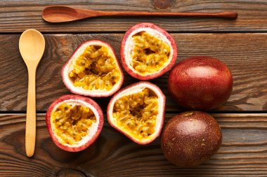 tutku meyve ve kaşık