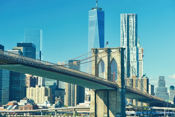 Manhattan Skyline és Brooklyn Bridge — Stock Fotó