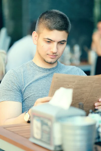 Man looking at menu — Stock Photo, Image