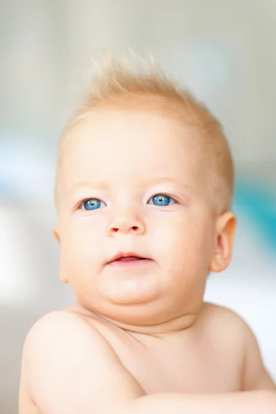 Bebé con ojos azules —  Fotos de Stock