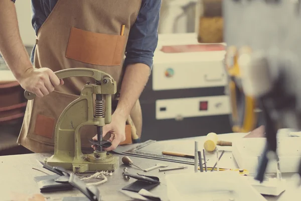 Δέρμα craft workshop ιδιοκτήτη — Φωτογραφία Αρχείου