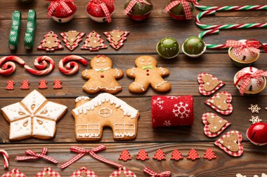 Noel kurabiyeleri ve süslemeleri düz