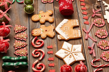 Noel kurabiyeleri ve süslemeleri düz