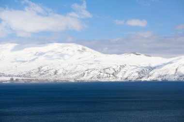 Kışın Sevan Gölü