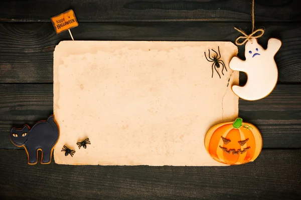 Halloween pepparkakor och papper — Stockfoto