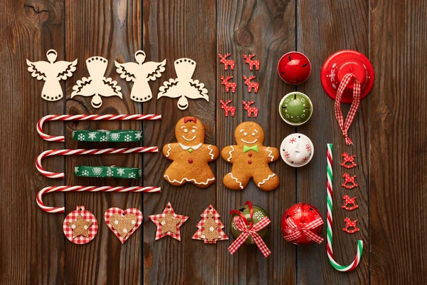 Gingerbread cookies and decorations — Stock Photo, Image