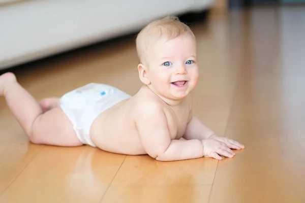 Baby met blauwe ogen — Stockfoto