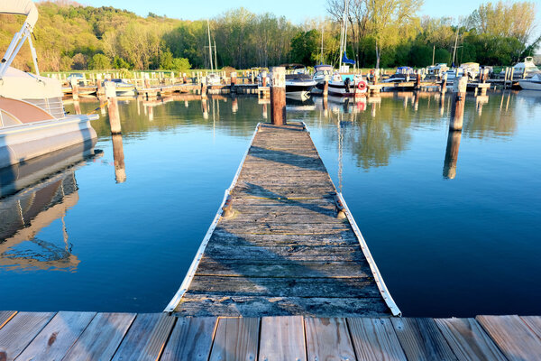 Марина на озере Каюга
