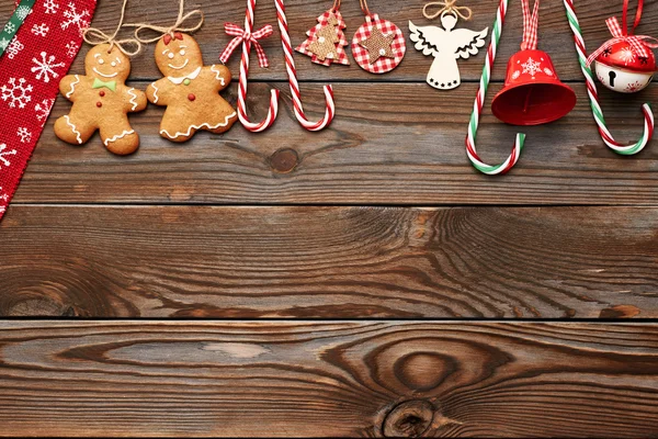 Galletas y decoraciones navideñas — Foto de Stock