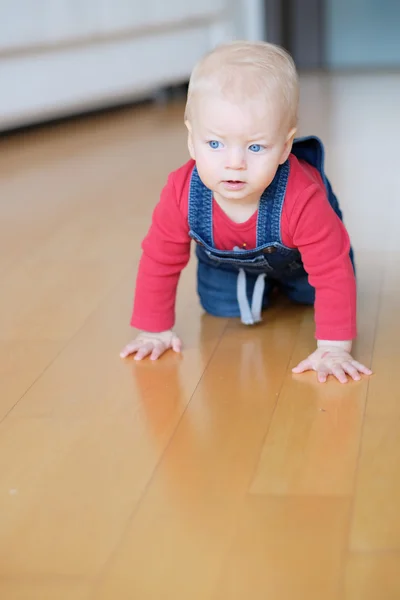 Bambino che striscia — Foto Stock