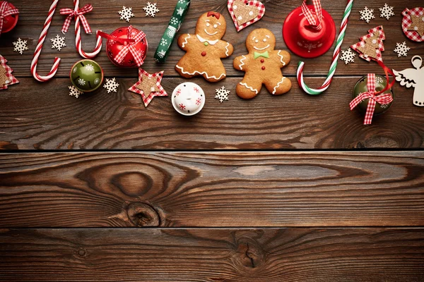 Galletas y decoraciones navideñas — Foto de Stock