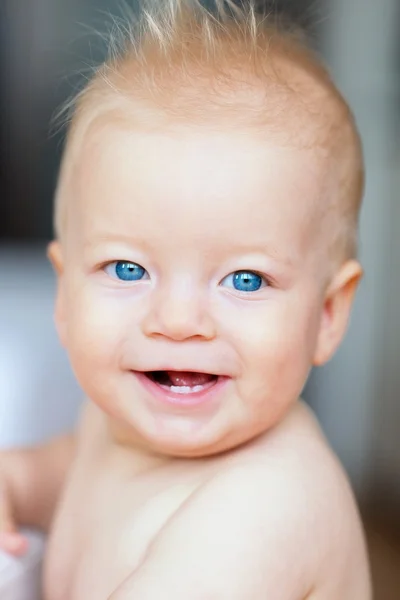 파란 눈을 가진 아기 — 스톡 사진