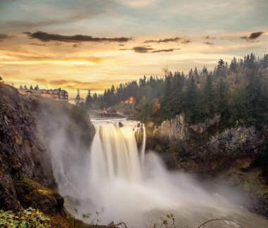 Snoqualmie Falls gün batımında Washington State, ABD 'de