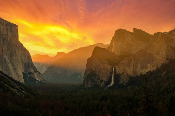 Yosemite National Park Valley Sunrise Landscape Tunnel View Каліфорнія Сша — стокове фото