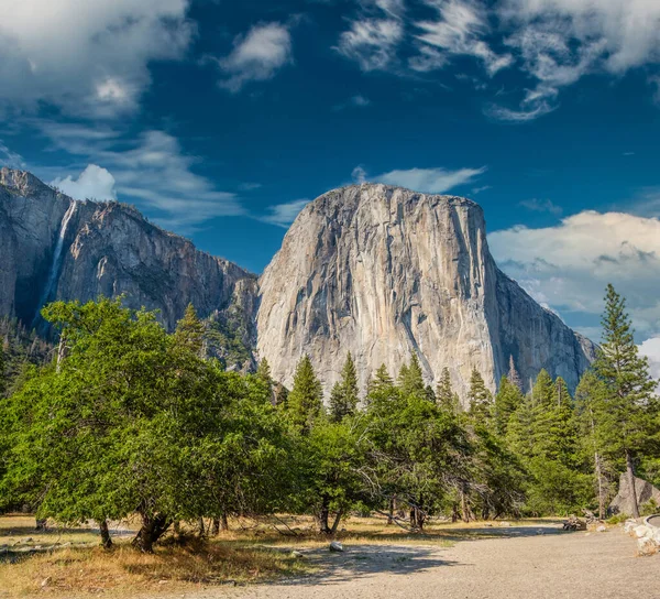 Letni Krajobraz Doliny Parku Narodowego Yosemite Kalifornia Usa — Zdjęcie stockowe
