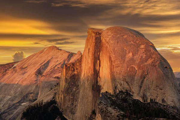 Pół Kopuła Formacja Skalna Zbliżenie Yosemite National Park Letni Zachód — Zdjęcie stockowe