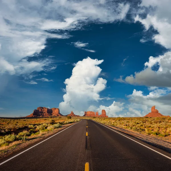Estrada Cênica Vazia Monument Valley Arizona Eua — Fotografia de Stock