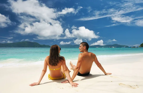 Couple Tropical Beach — Stock Photo, Image