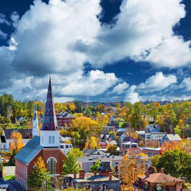 Montpelier kasabası Vermont, ABD 'de sonbaharda ufuk çizgisi 