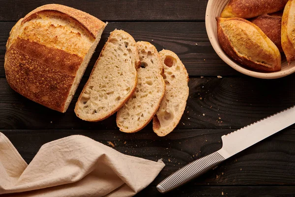 Frisch Gebackenes Hausgemachtes Schottenbrot Auf Dunklem Holztisch Stockbild