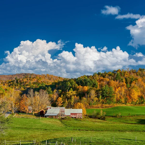 Jenne Farm Stodołą Słoneczny Jesienny Dzień Vermont Usa — Zdjęcie stockowe