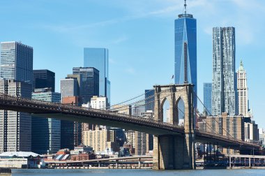 Brooklyn Köprüsü aşağı manhattan skyline ile