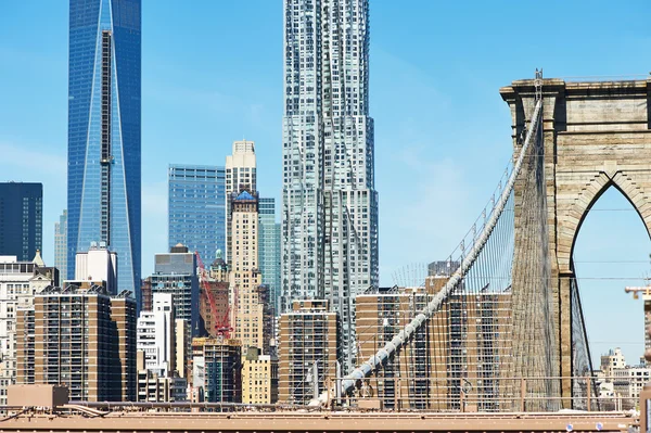 Brooklyn Brug met lagere manhattan skyline — Stockfoto