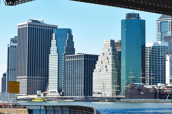 Lower Manhattan skyline view from Brooklyn — Stock Photo, Image
