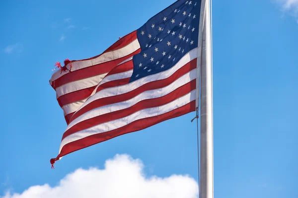 Bandera estadounidense ondeando en el viento —  Fotos de Stock