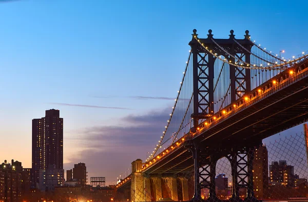 Manhattan Bridge and skyline silhouette — Stock Photo, Image