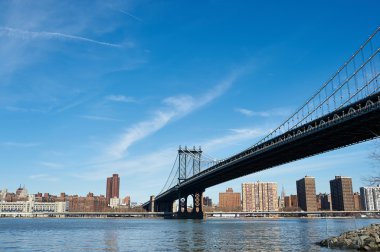 Manhattan Köprüsü ve skyline görünümü
