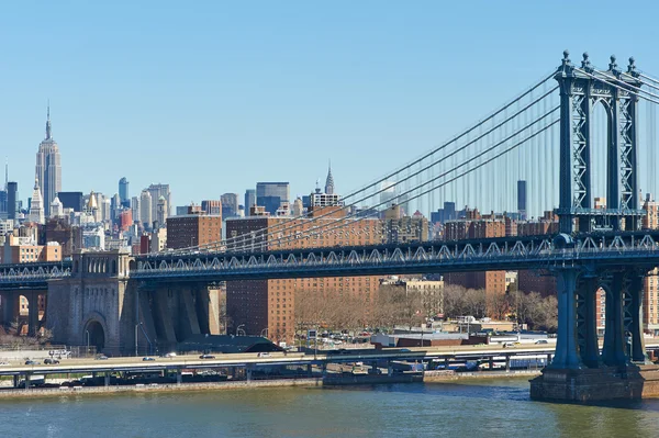Manhattan bridge en skyline weergave — Stockfoto