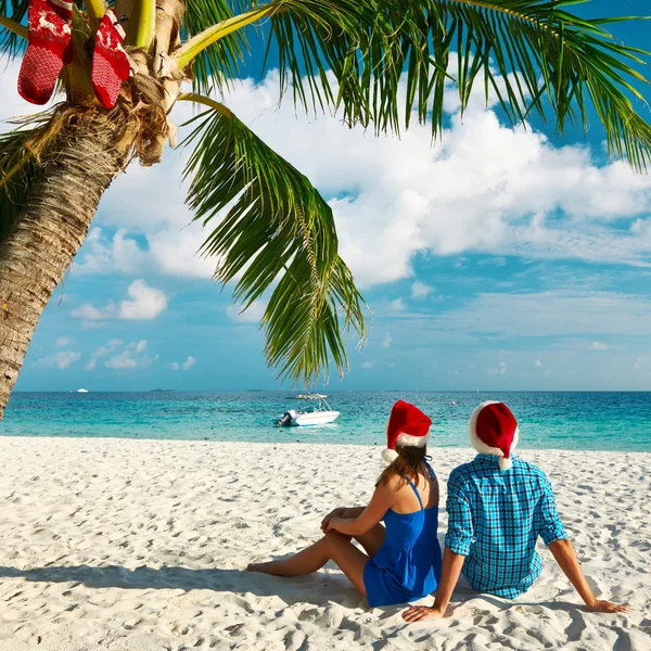 Casal na praia no Natal — Fotografia de Stock