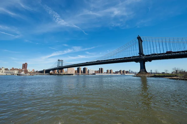 Manhattan bridge und skyline blick von brooklyn — Stockfoto